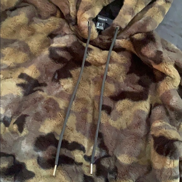 forever 21 camouflage fuzzy sweatshirt - Picture 3 of 3